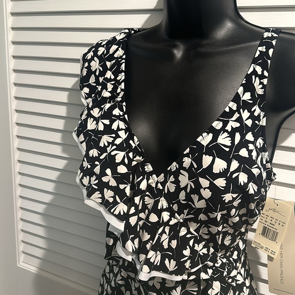 🌸🌸🌸Gottex Summertime V Neck One Piece Swimsuit with bow on the side. - Picture 3 of 7